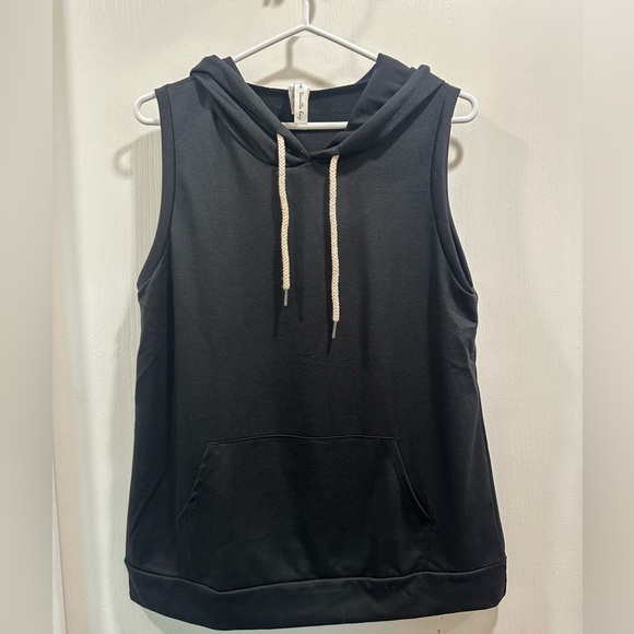 Hooded tank - Picture 2 of 5